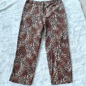 Versailles animal print Mob wife high waisted straight leg pants. Size 6.